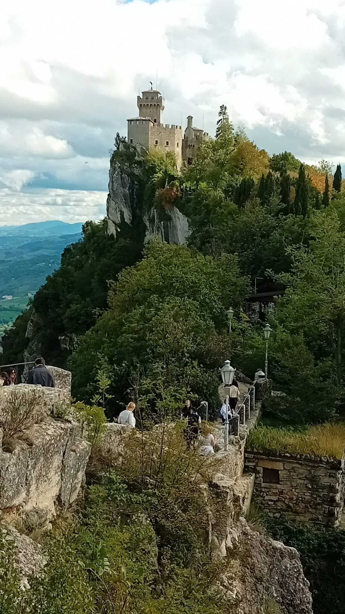 passo delle streghe che unisce Torre cesta e Torre Guaita