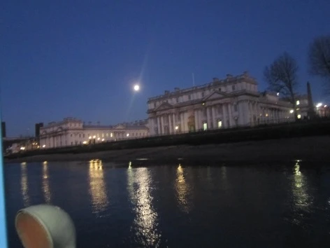 Scoprire Londra navigando sul Tamigi